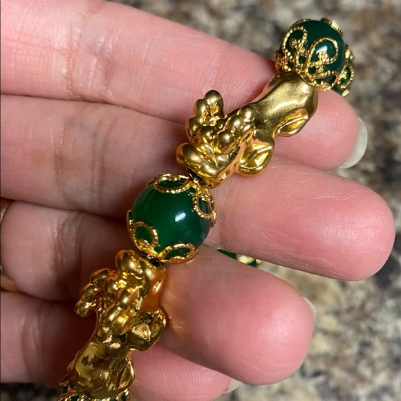 Green Jade Bracelet - Picture 4 of 8